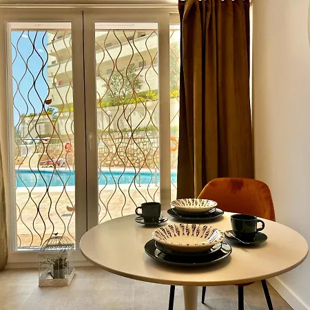 Loft 18 Beachfront Center Apartahotel