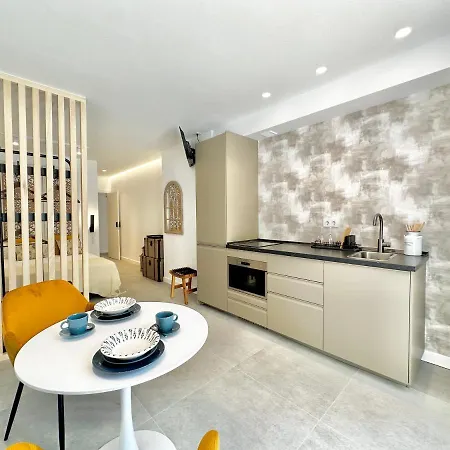 Loft 18 Beachfront Center Apartahotel Marbella