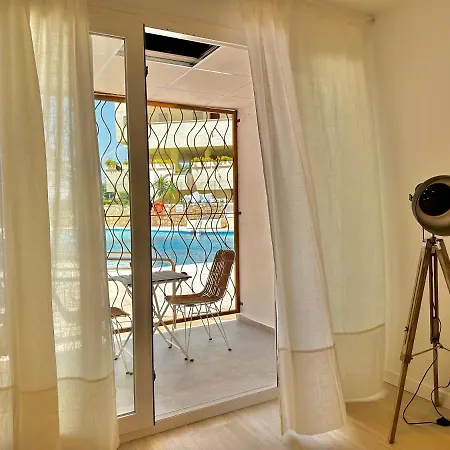 Loft 18 Beachfront Center Apartahotel