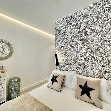 Loft 18 Beachfront Center Apartahotel *