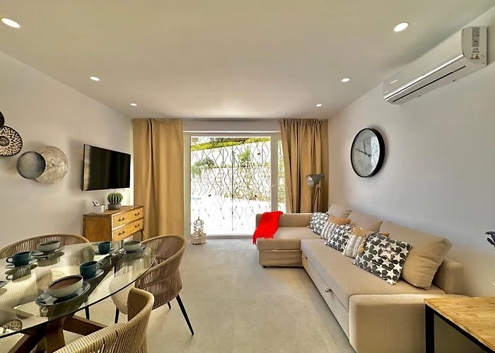 Loft 18 Beachfront Center