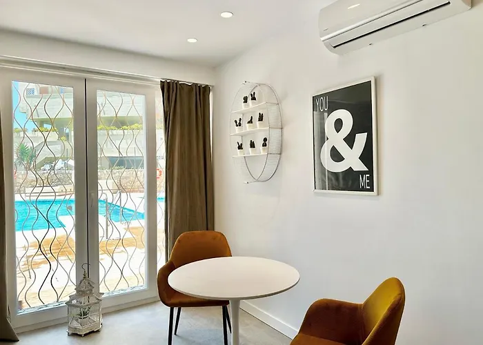 Loft 18 Beachfront Center 4*