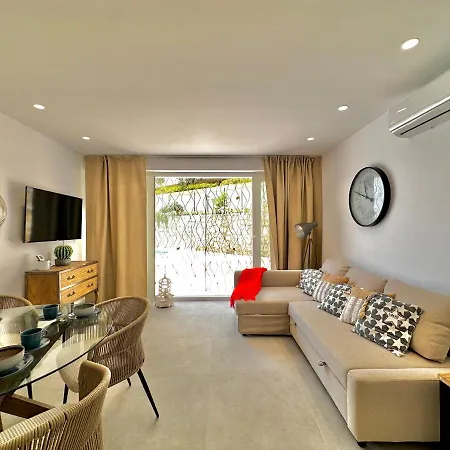 Loft 18 Beachfront Center