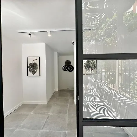 Апарт-отель Loft 18 Beachfront Center 3*