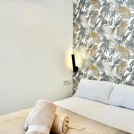 Loft 18 Beachfront Center Aparthotel