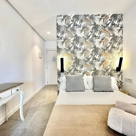 Loft 18 Beachfront Center Apartmanhotel Marbella
