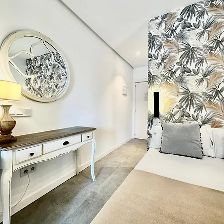 Apartmanhotel Loft 18 Beachfront Center 3*