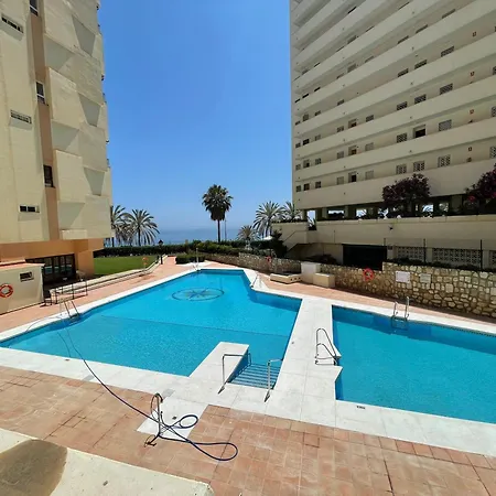 Loft 18 Beachfront Center