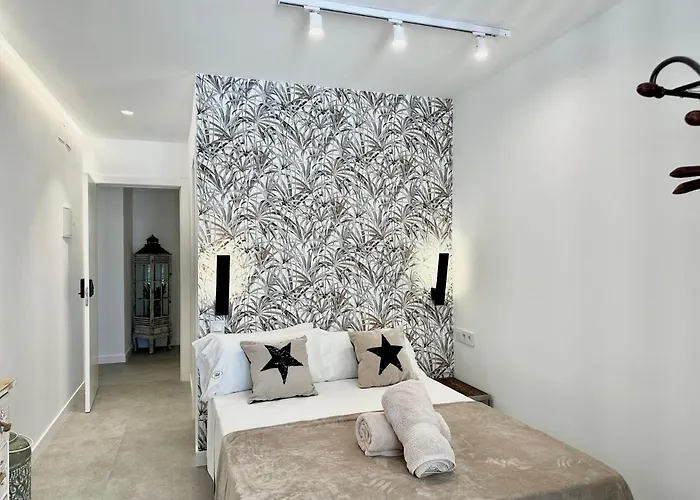 Апарт-отель Loft 18 Beachfront Center 3*