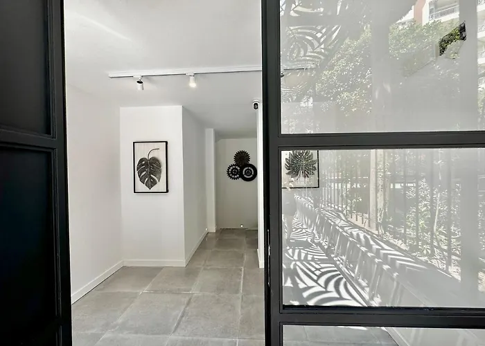 Апарт-отель Loft 18 Beachfront Center 3*