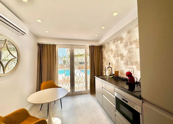 Loft 18 Beachfront Center 3* Марбелья